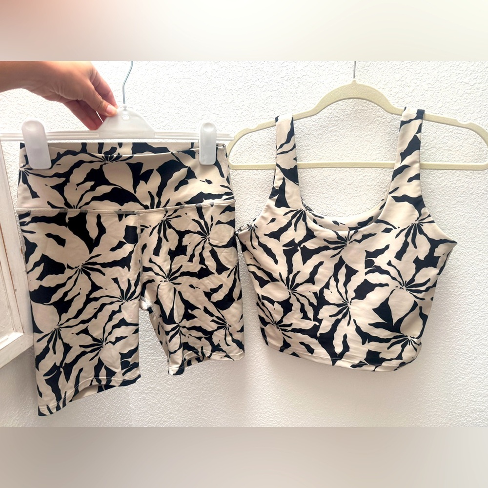 SAGE Collective Monochrome Leaf Pattern Top and Biker Short Set size Medium